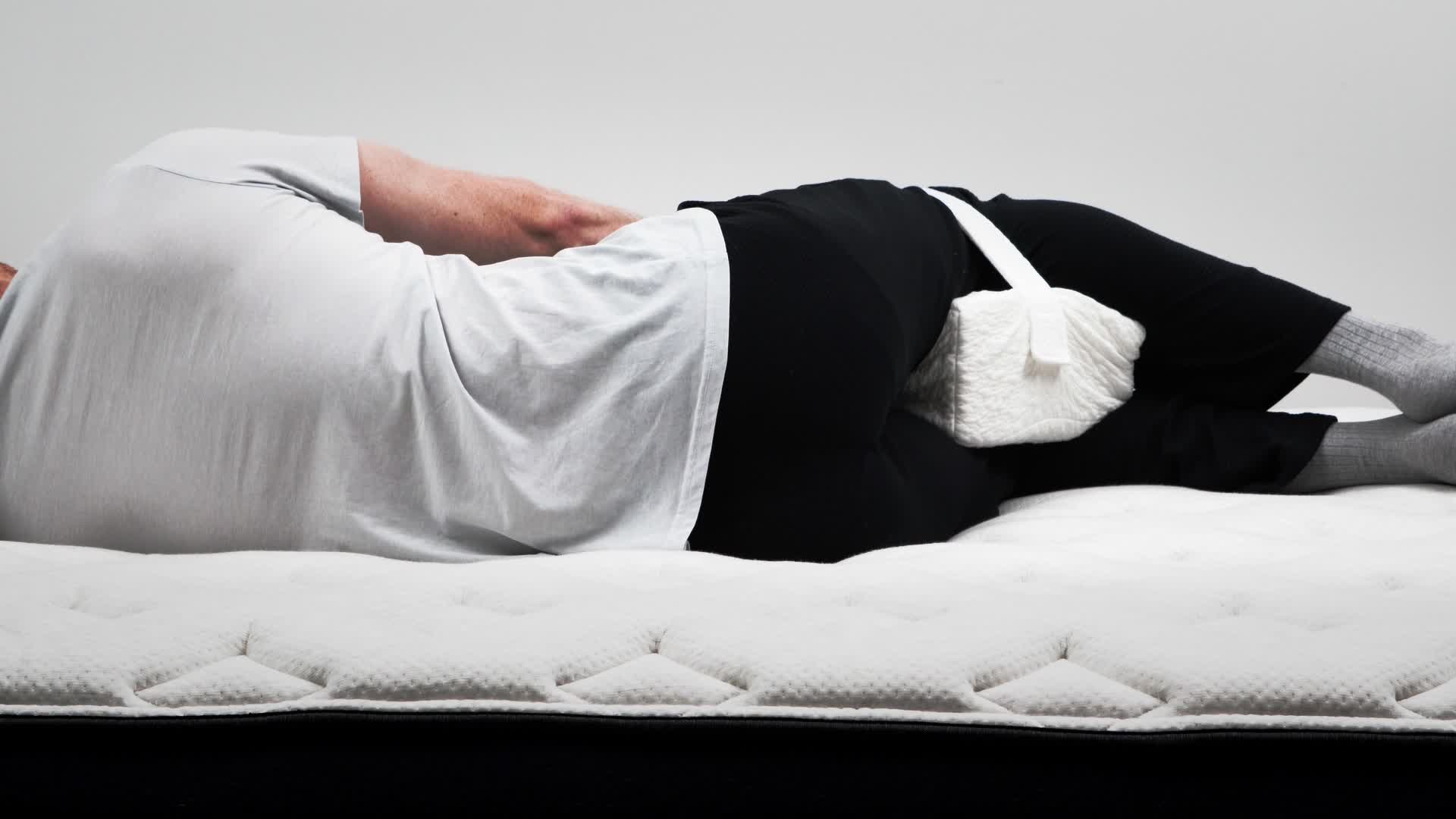 KneePillow_Edit01_dpt8qb.jpg__PID:a558a493-1749-4a45-8342-32a6771876dc